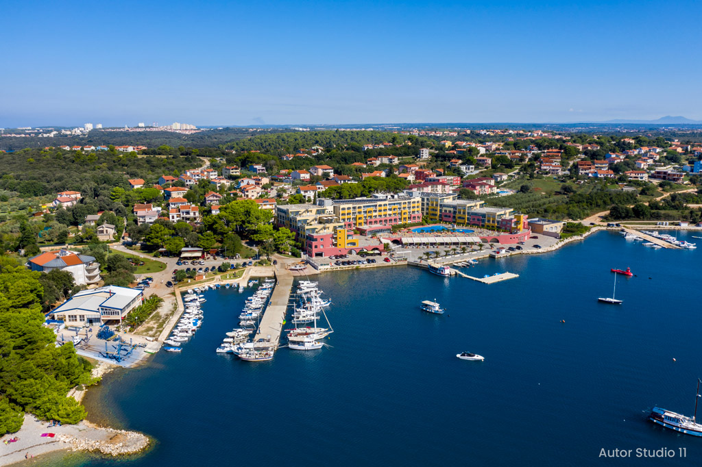 Del-Mar-Collection-Holiday-in-Croatia---Banjole-Studio11