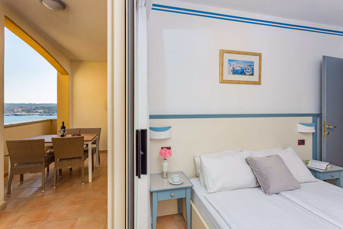 Deluxe-Apartment-1-Bedroom-Balcony-Sea-View