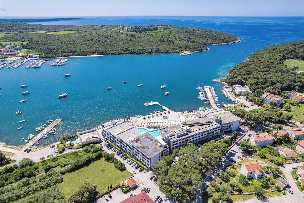 Family-resort-Del-Mar-View-from-property