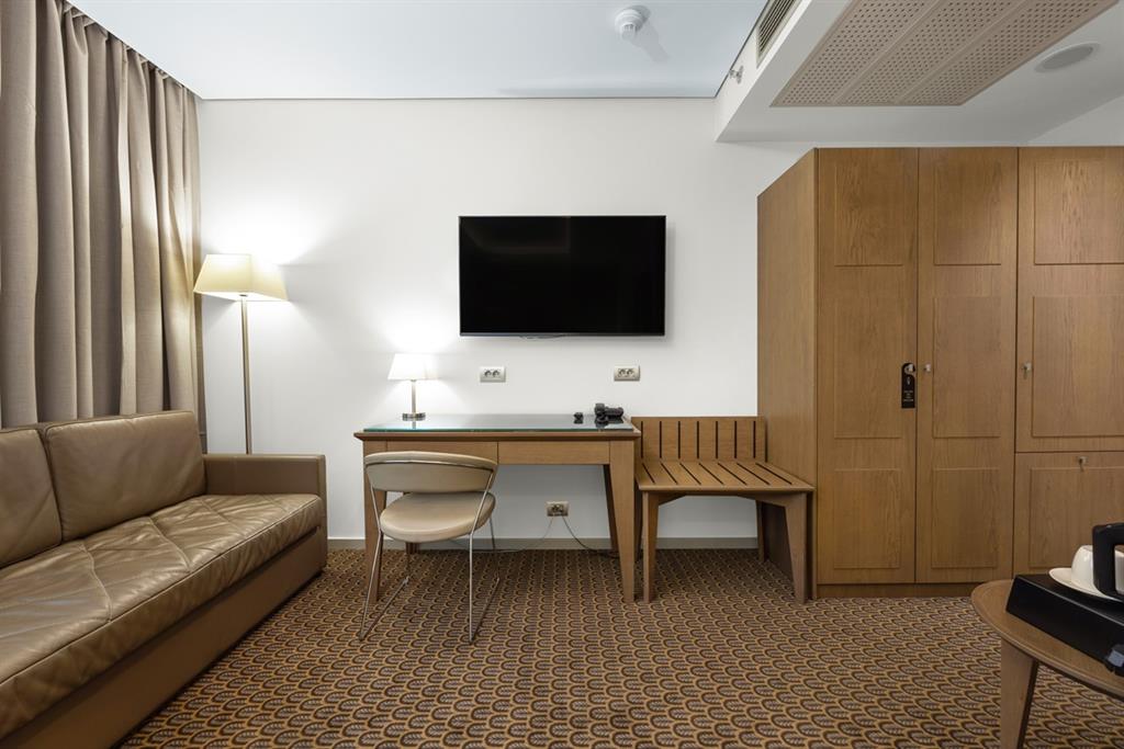 Hotel Royal Prague Executive Double Room with Single Sofa Bed (30m²) 3 Hotel Royal Prague Executive Double Room with Single Sofa Bed (30m²) 3