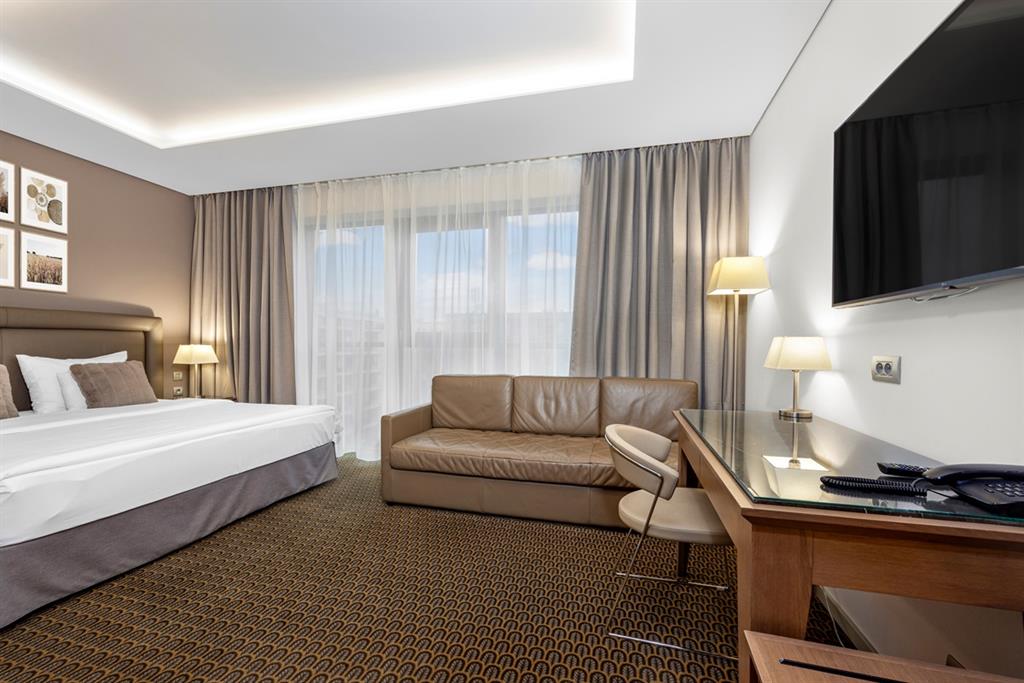 Hotel Royal Prague Executive Double Room with Single Sofa Bed (30m²) 4 Hotel Royal Prague Executive Double Room with Single Sofa Bed (30m²) 4