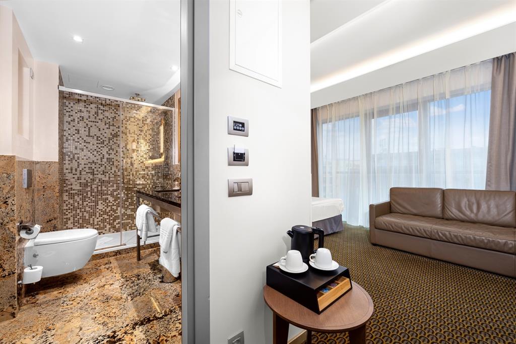 Hotel Royal Prague Executive Double Room with Single Sofa Bed (30m²) 7 Hotel Royal Prague Executive Double Room with Single Sofa Bed (30m²) 7