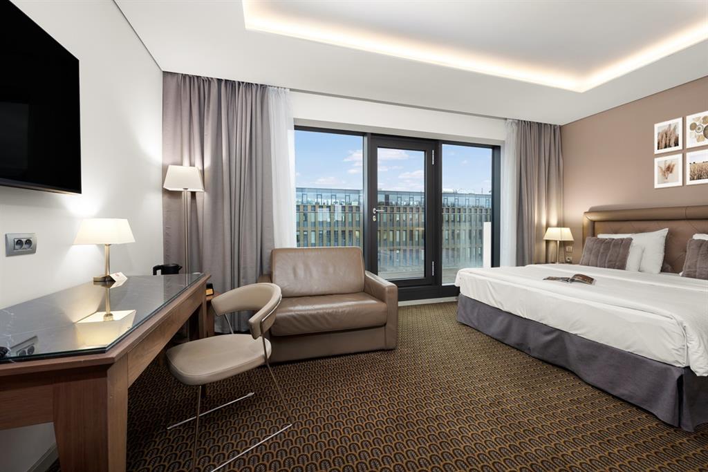 Hotel Royal Prague Executive Double Room with Single Sofa Bed and Balcony (30m2) 3 Hotel Royal Prague Executive Double Room with Single Sofa Bed and Balcony (30m2) 3