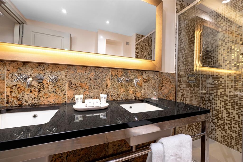 Hotel Royal Prague Executive Double Room with Single Sofa Bed and Balcony (30m2) 5 Hotel Royal Prague Executive Double Room with Single Sofa Bed and Balcony (30m2) 5