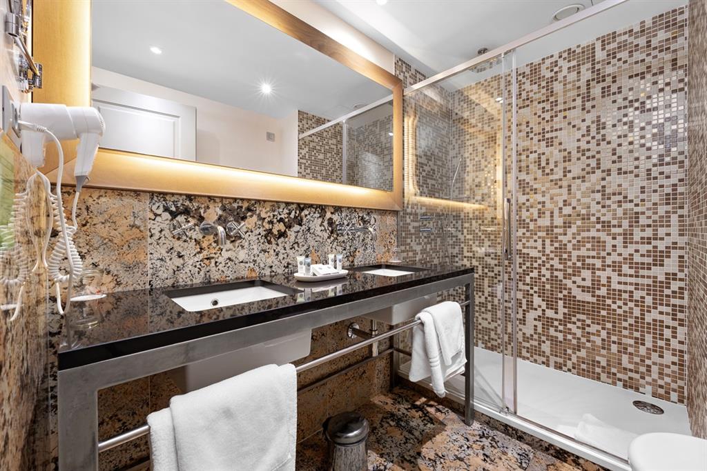 Hotel Royal Prague Family Suite with Two Bathrooms (40m²) 5 Hotel Royal Prague Family Suite with Two Bathrooms (40m²) 5