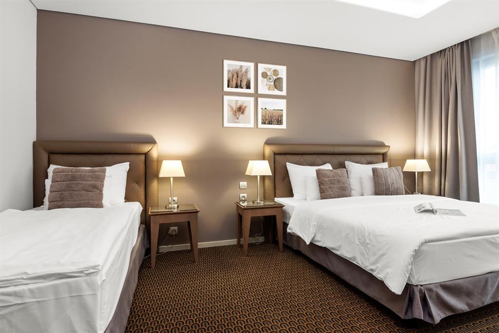 Hotel Royal Prague Triple Room with bathtub (32m²) 1 Hotel Royal Prague Triple Room with bathtub (32m²) 1