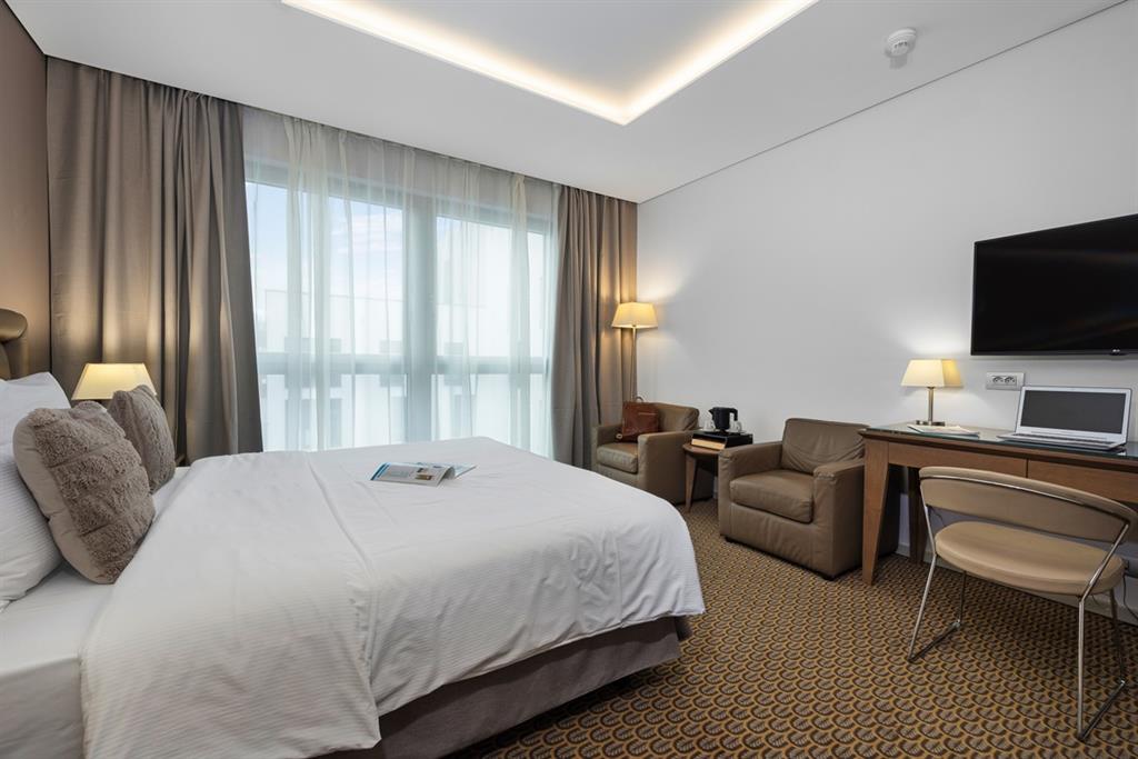 Hotel Royal Prague Triple Room with bathtub (32m²) 2 Hotel Royal Prague Triple Room with bathtub (32m²) 2