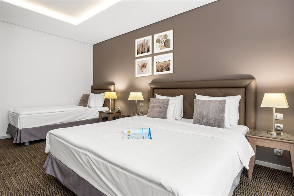 Hotel Royal Prague Triple Room with bathtub (32m²) 5 Hotel Royal Prague Triple Room with bathtub (32m²) 5