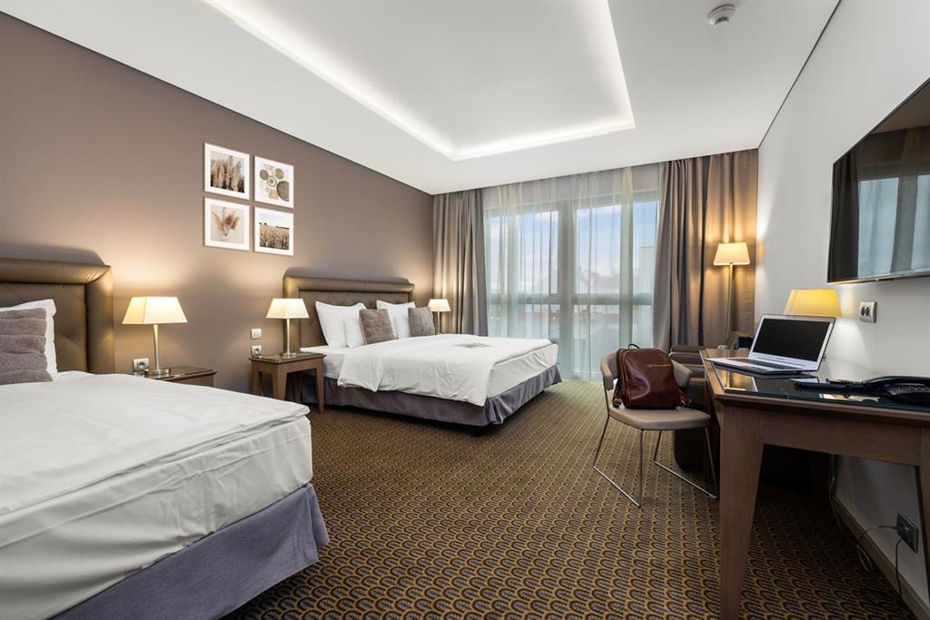 Hotel Royal Prague Triple Room with bathtub (32m²) 6 Hotel Royal Prague Triple Room with bathtub (32m²) 6