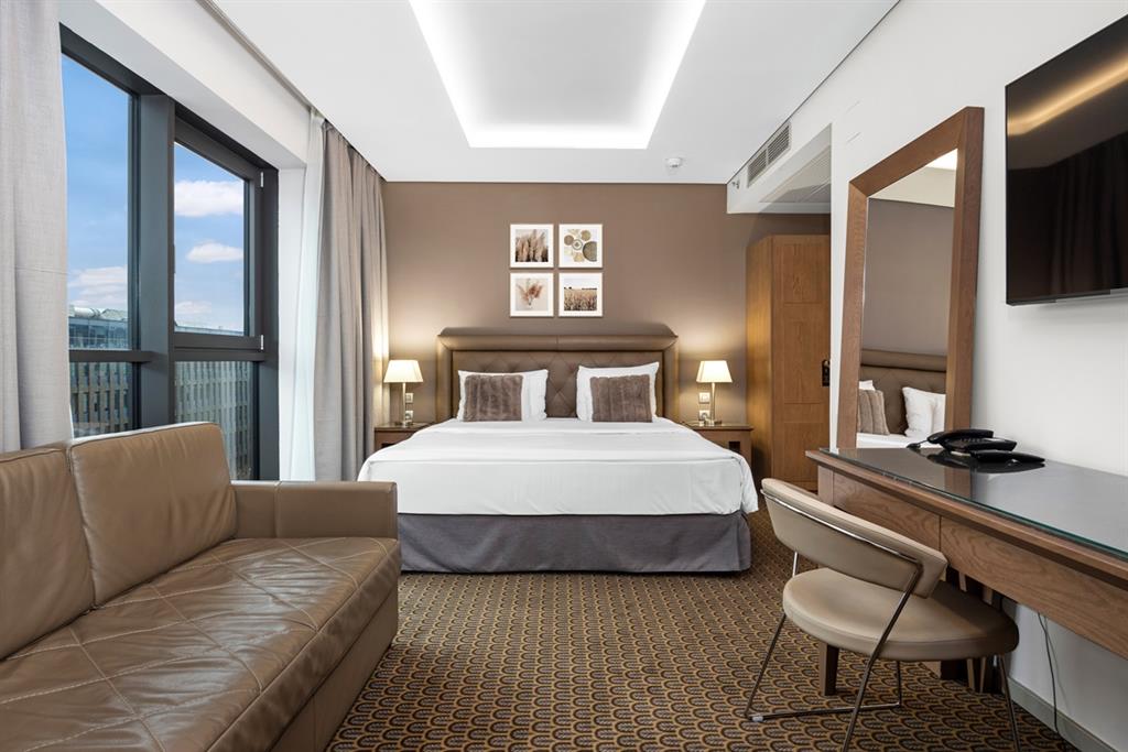 Hotel Royal Prague Two interconnecting bedrooms with double amenities (53m²) 11 Hotel Royal Prague Two interconnecting bedrooms with double amenities (53m²) 11