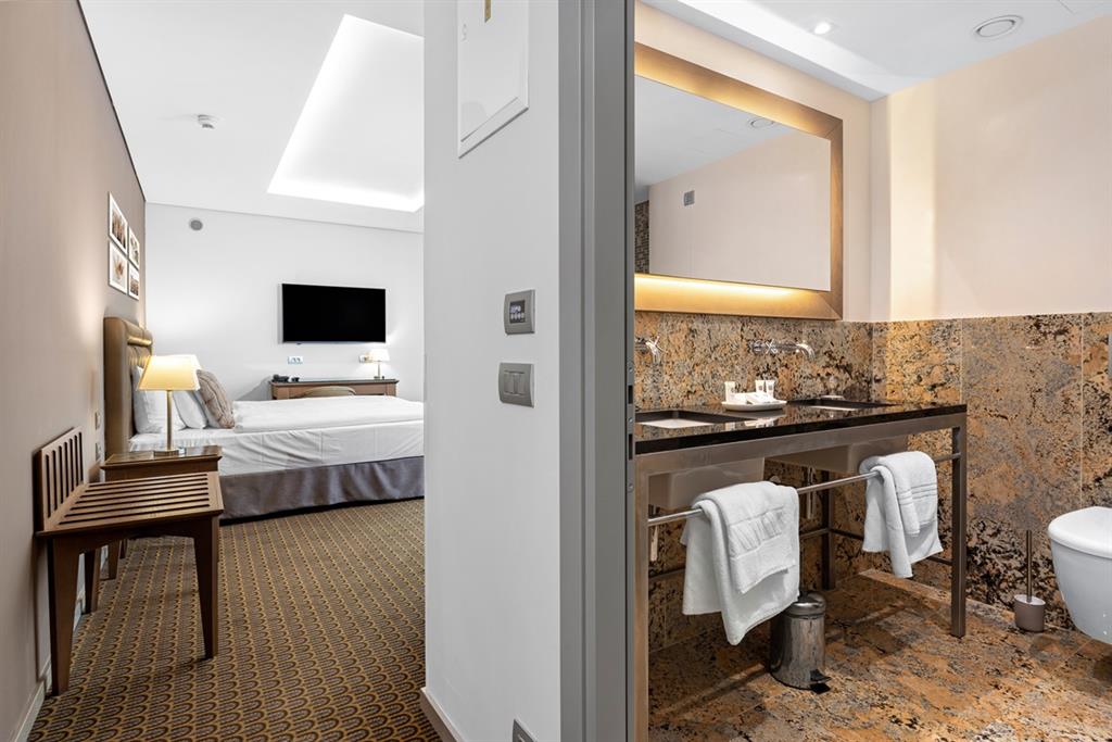 Hotel Royal Prague Two interconnecting bedrooms with double amenities (53m²) 2 Hotel Royal Prague Two interconnecting bedrooms with double amenities (53m²) 2