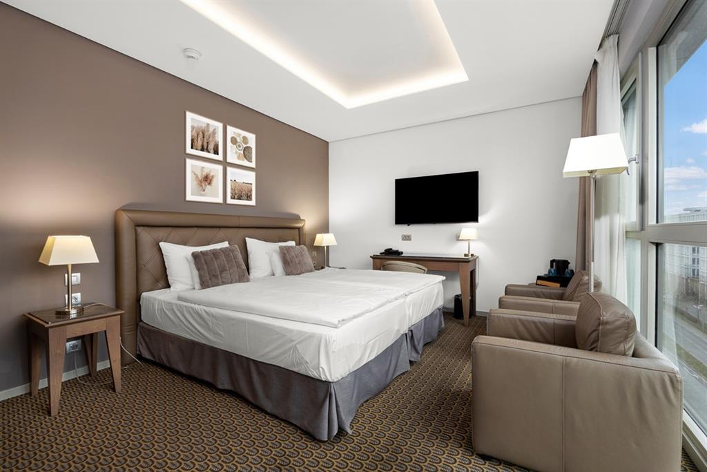 Hotel Royal Prague Two interconnecting bedrooms with double amenities (53m²) 4 Hotel Royal Prague Two interconnecting bedrooms with double amenities (53m²) 4
