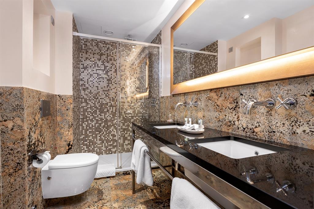 Hotel Royal Prague Two interconnecting bedrooms with double amenities (53m²) 6 Hotel Royal Prague Two interconnecting bedrooms with double amenities (53m²) 6