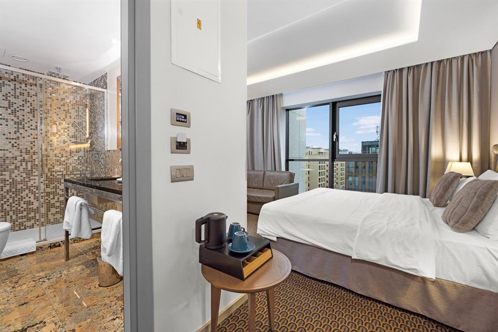 Hotel Royal Prague Two interconnecting bedrooms with double amenities (53m²) 7 Hotel Royal Prague Two interconnecting bedrooms with double amenities (53m²) 7