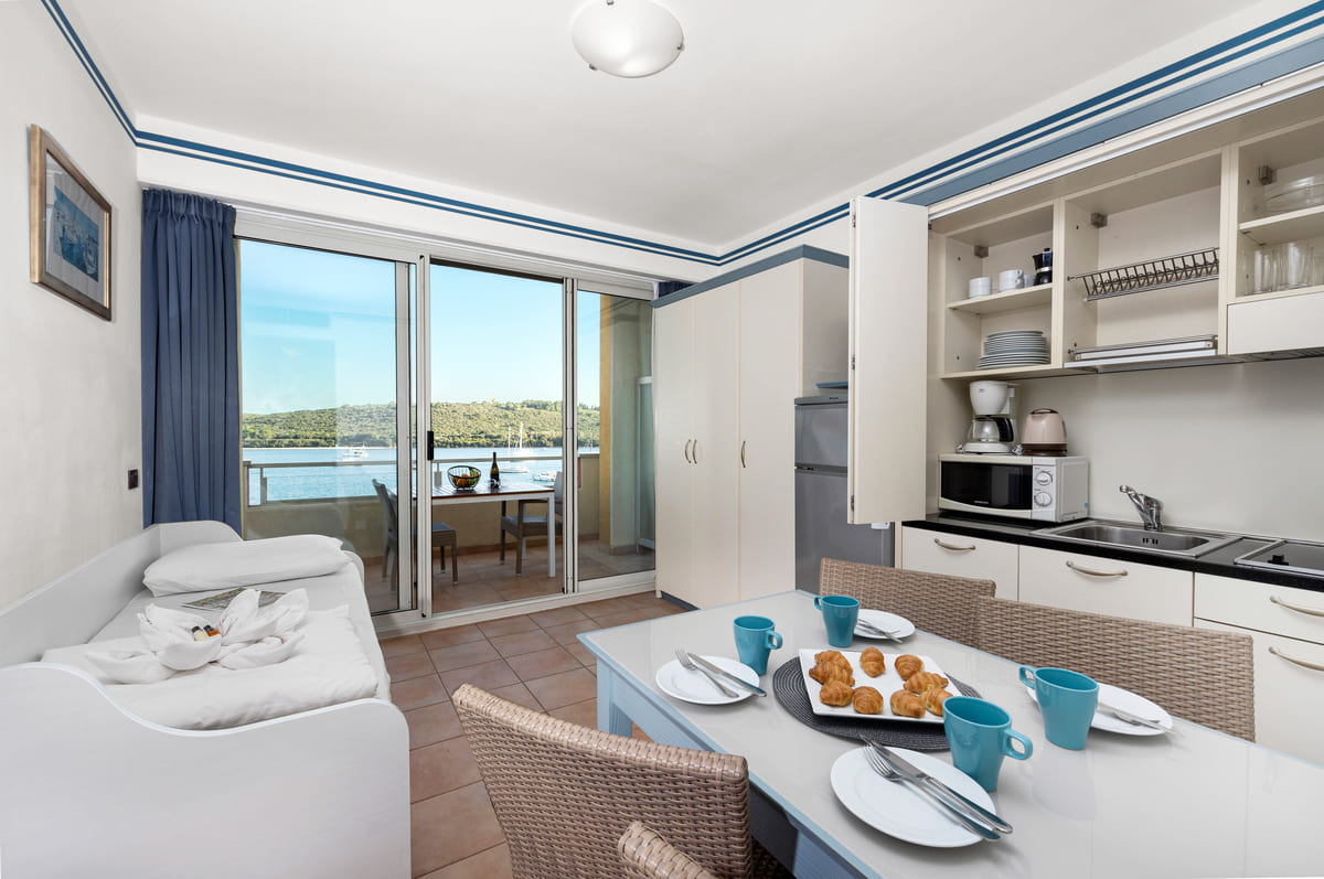 One bedroom apartment for 3 persons with balcony with sea view (30m2) (2) One bedroom apartment for 3 persons with balcony with sea view (30m2) (2)