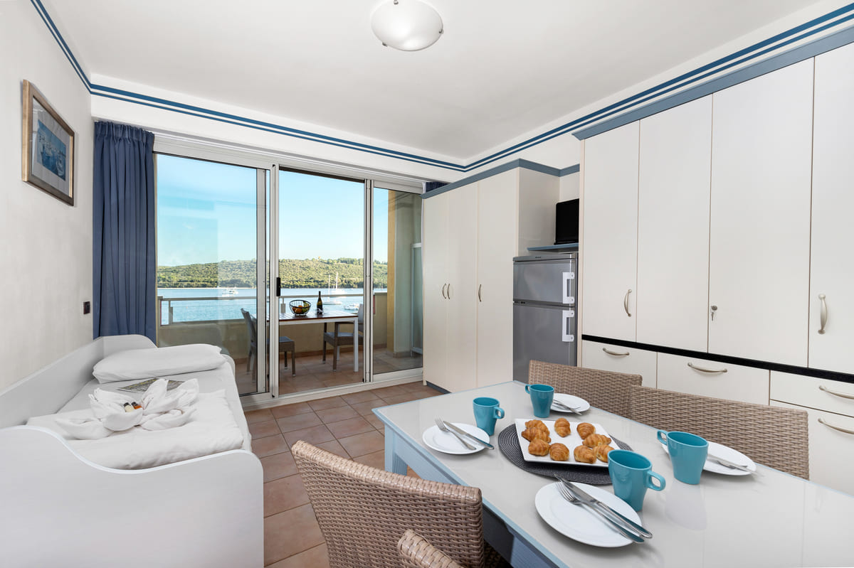 One bedroom apartment for 3 persons with balcony with sea view (30m2) (3) One bedroom apartment for 3 persons with balcony with sea view (30m2) (3)