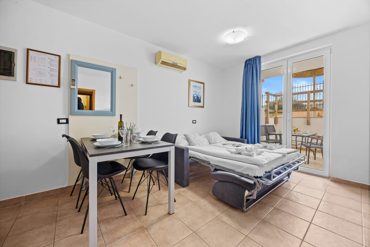 One bedroom apartment for 4 persons with basement balcony (40m²) (8) One bedroom apartment for 4 persons with basement balcony (40m²) (8)