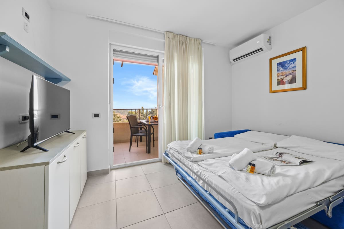 One bedroom apartment for 5 persons with balcony (45m²) (2) One bedroom apartment for 5 persons with balcony (45m²) (2)