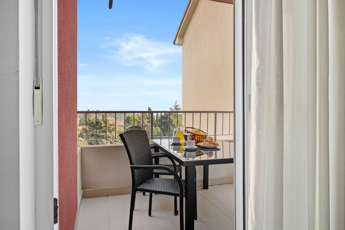 One bedroom apartment for 5 persons with balcony (45m²) (3) One bedroom apartment for 5 persons with balcony (45m²) (3)