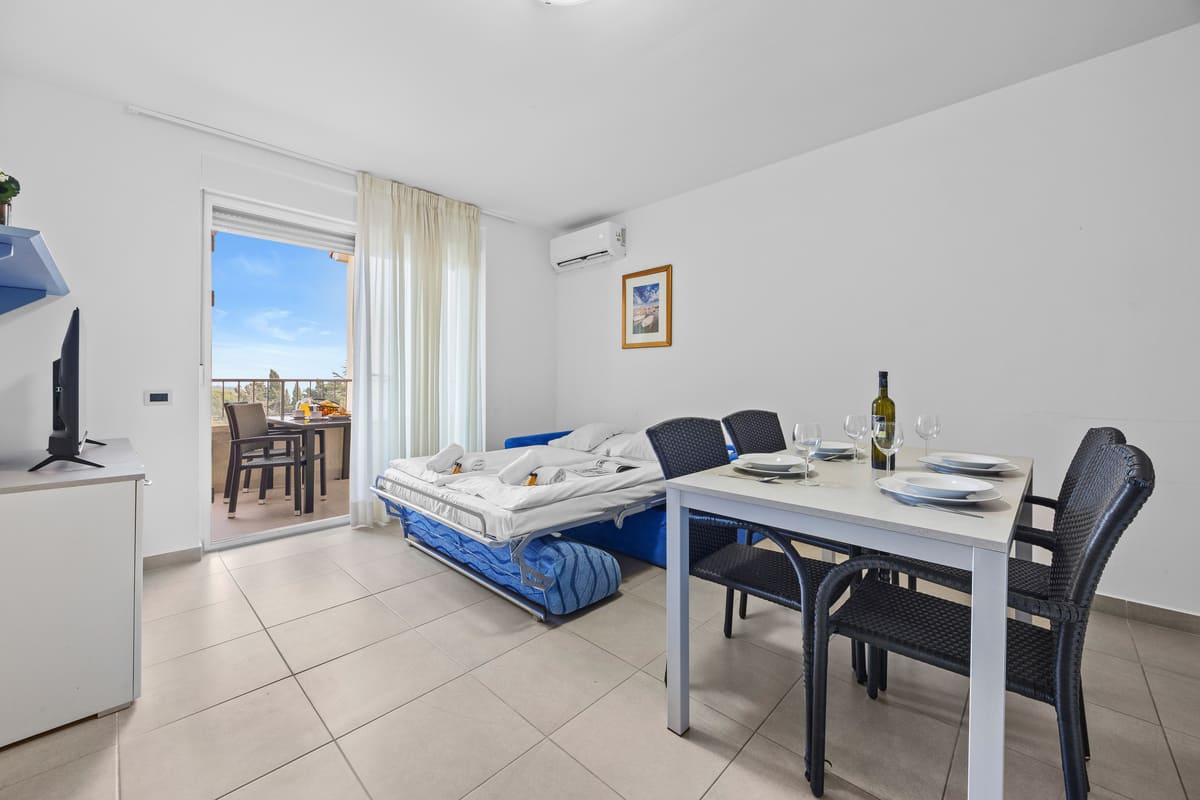 One bedroom apartment for 5 persons with balcony (45m²) (4) One bedroom apartment for 5 persons with balcony (45m²) (4)