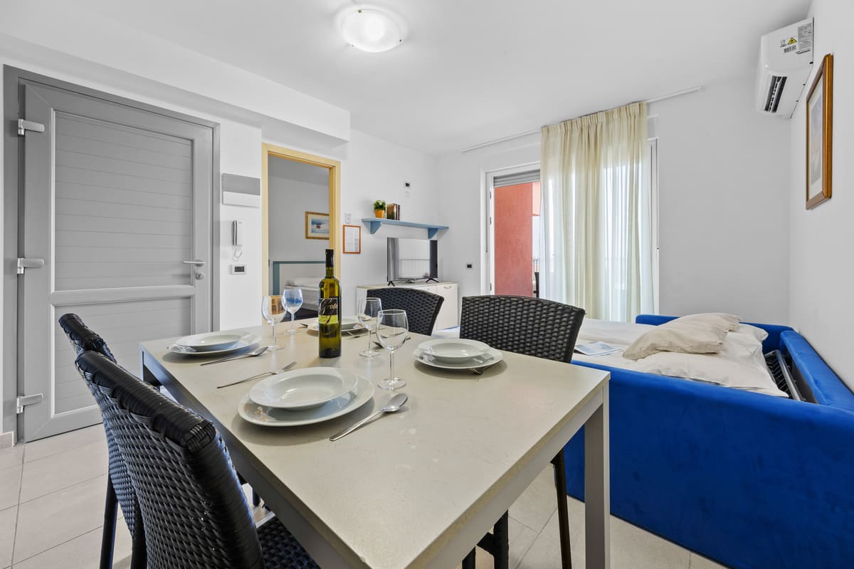 One bedroom apartment for 5 persons with balcony (45m²) (5) One bedroom apartment for 5 persons with balcony (45m²) (5)