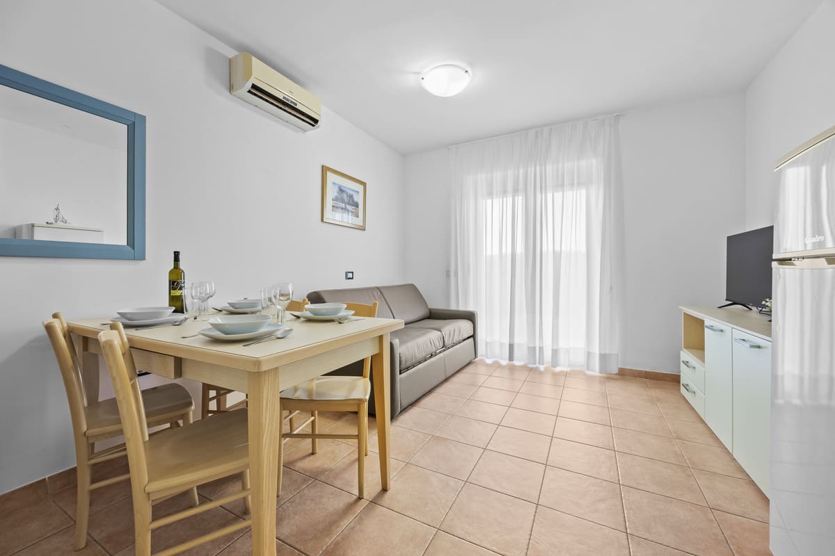 One bedroom apartment for 5 persons with balcony (50m²) (6) One bedroom apartment for 5 persons with balcony (50m²) (6)