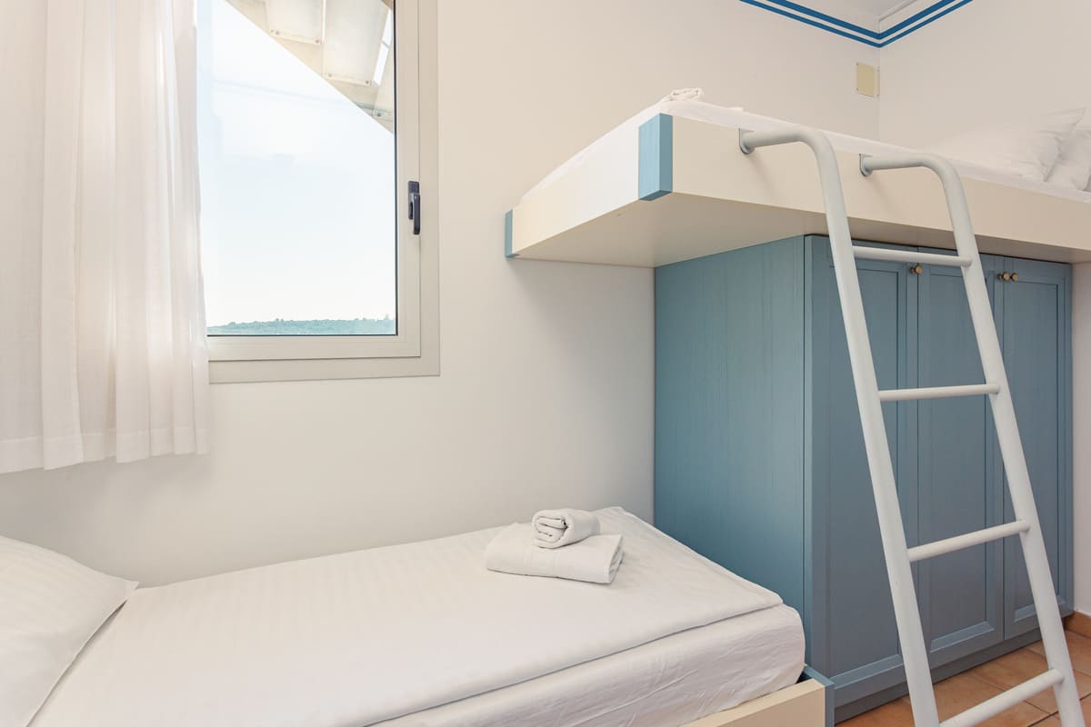 One bedroom apartment for 6 persons with balcony with sea view (45m2) (3) One bedroom apartment for 6 persons with balcony with sea view (45m2) (3)