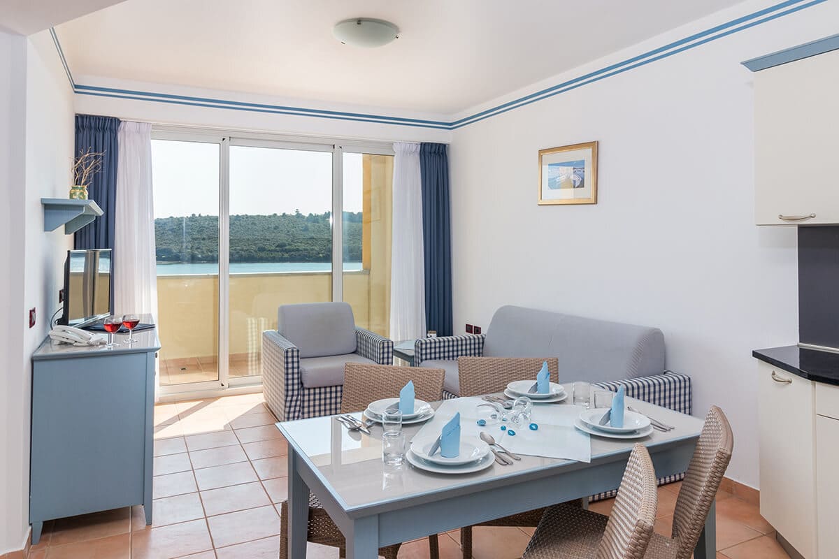 One bedroom apartment for 6 persons with balcony with sea view (45m2) (8) One bedroom apartment for 6 persons with balcony with sea view (45m2) (8)