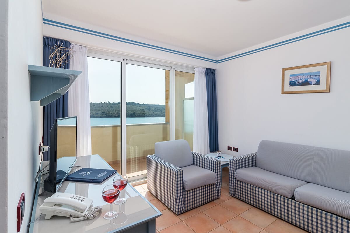 One bedroom apartment for 6 persons with balcony with sea view (45m2) (9) One bedroom apartment for 6 persons with balcony with sea view (45m2) (9)
