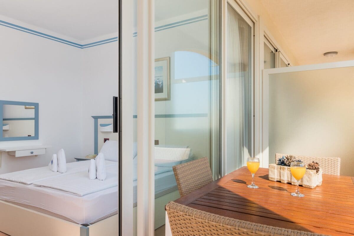 Two bedroom apartment with two bathrooms for 6 persons with balcony with s (5) Two bedroom apartment with two bathrooms for 6 persons with balcony with s (5)