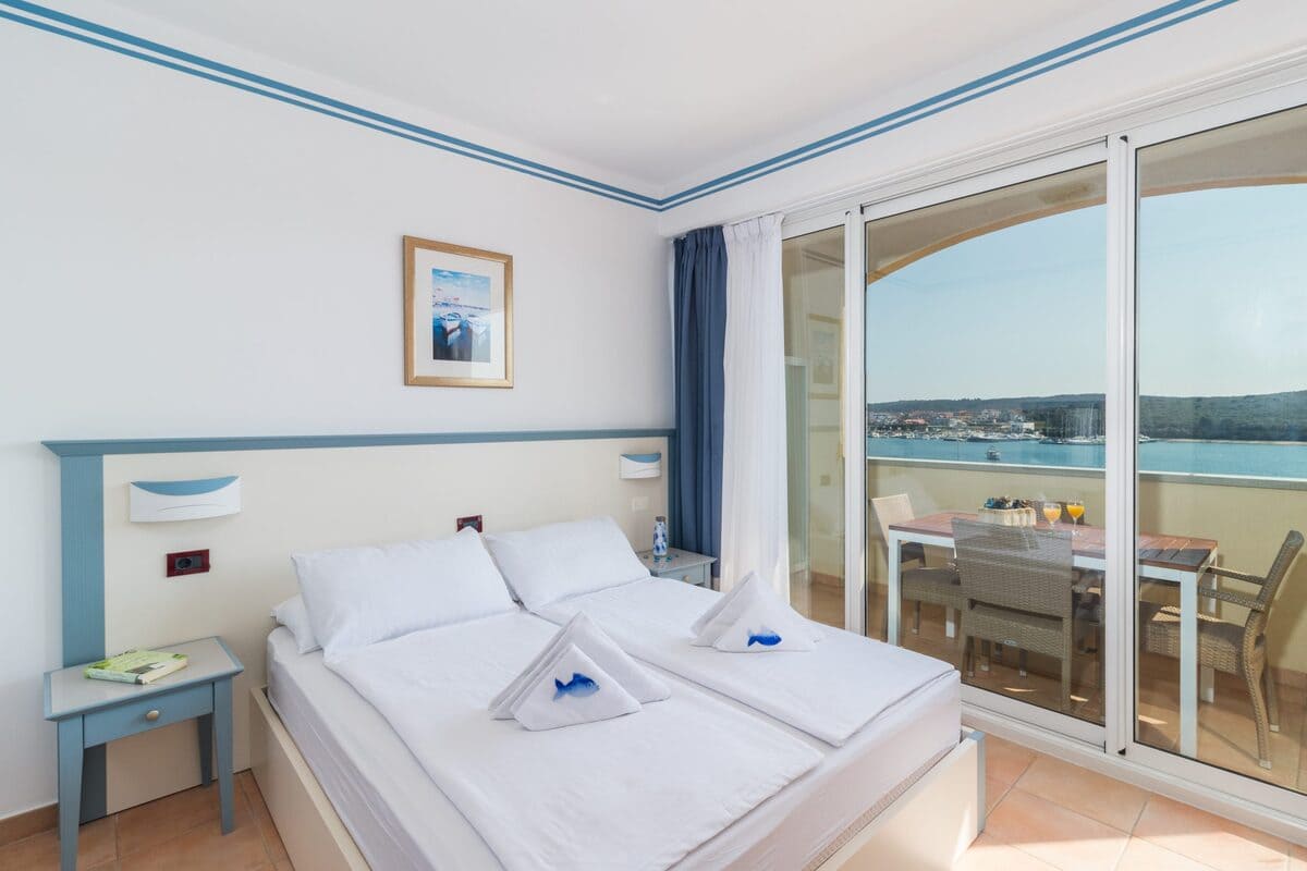 Two bedroom apartment with two bathrooms for 6 persons with balcony with s (8) Two bedroom apartment with two bathrooms for 6 persons with balcony with s (8)