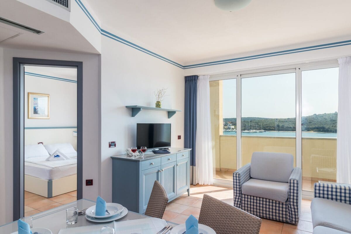 Two bedroom apartment with two bathrooms for 6 persons with balcony with s (9) Two bedroom apartment with two bathrooms for 6 persons with balcony with s (9)