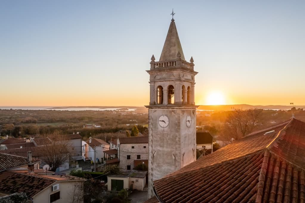 Ližnjan crkva Sv. Martina. Autor Side Hustle Media